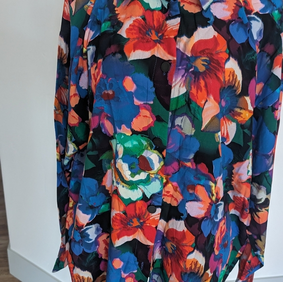 Women's top - Picture 2 of 12